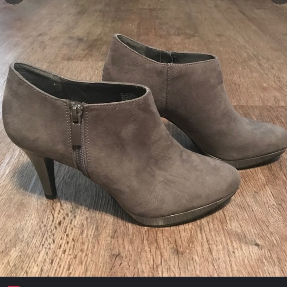 Beautiful Liz Claiborne size 7.5 high heel booties. Grey suede